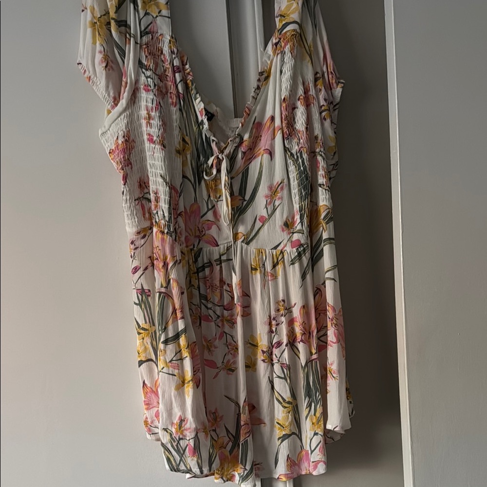 NWOT Floral Women's Top